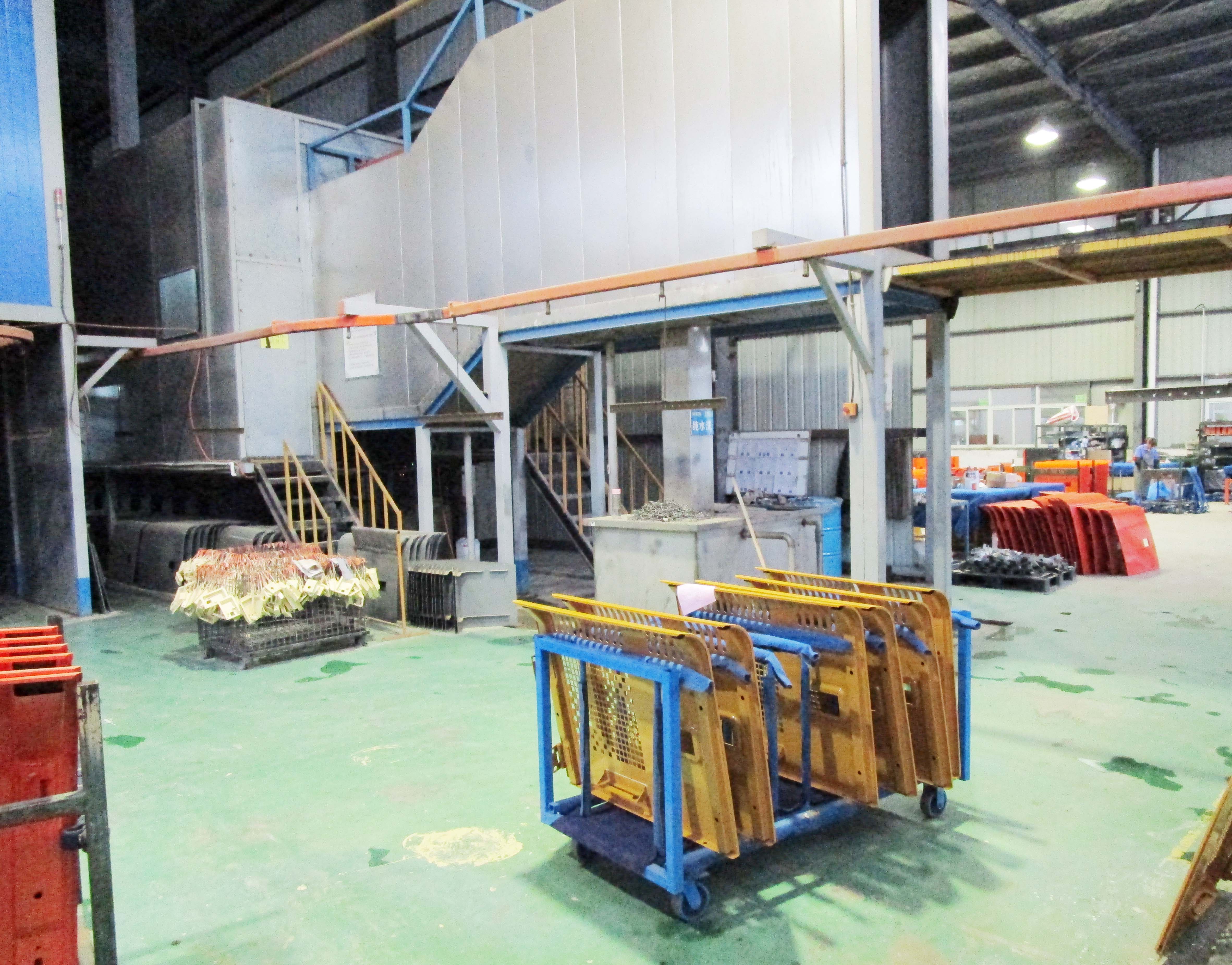 挖掘机配件机器人喷漆